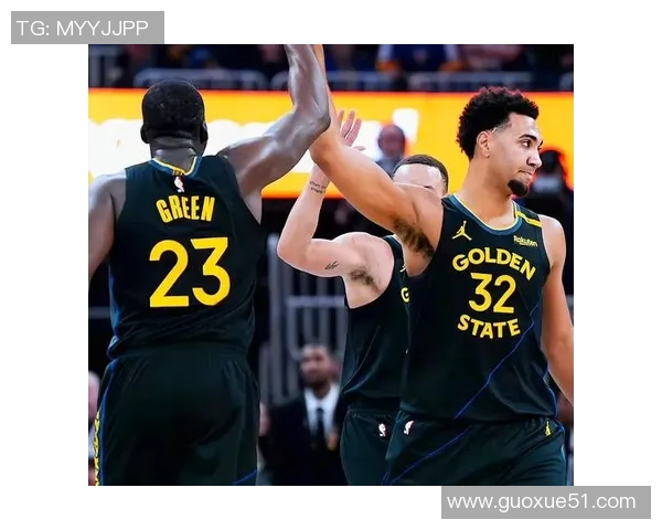 库里在奥兰多客场穿哈达威蓝喷引发球迷热议乱穿鞋时代来临