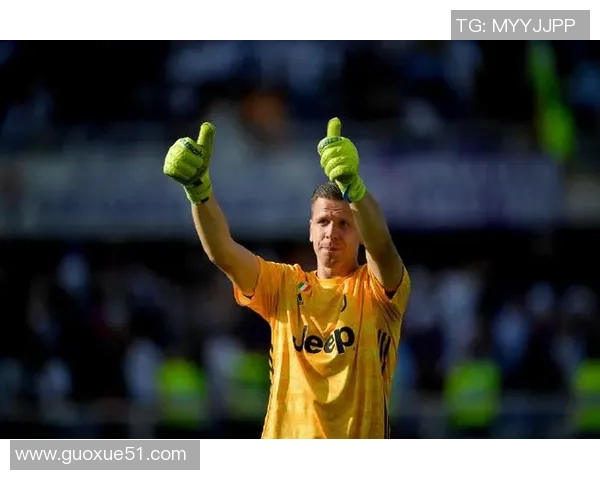 母亲透露什琴斯尼曾考虑退役但因巴萨的邀请而重燃斗志现已感到快乐