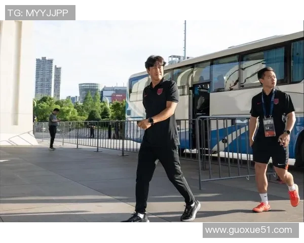 成都蓉城授予徐正源功勋主教练称号助力冲超与亚冠征程