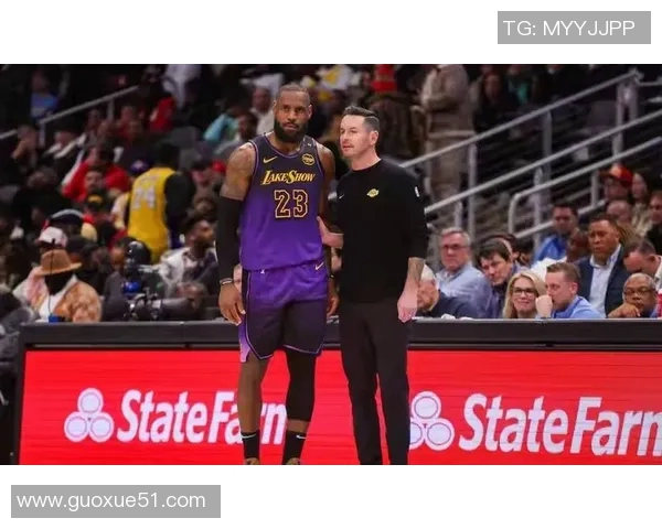 老詹赛季首秀助攻12次投射传球轻松自如能打到45岁吗