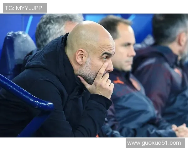 曼城失球引发瓜迪奥拉怒火攻心狂砸替补席座椅面红耳赤